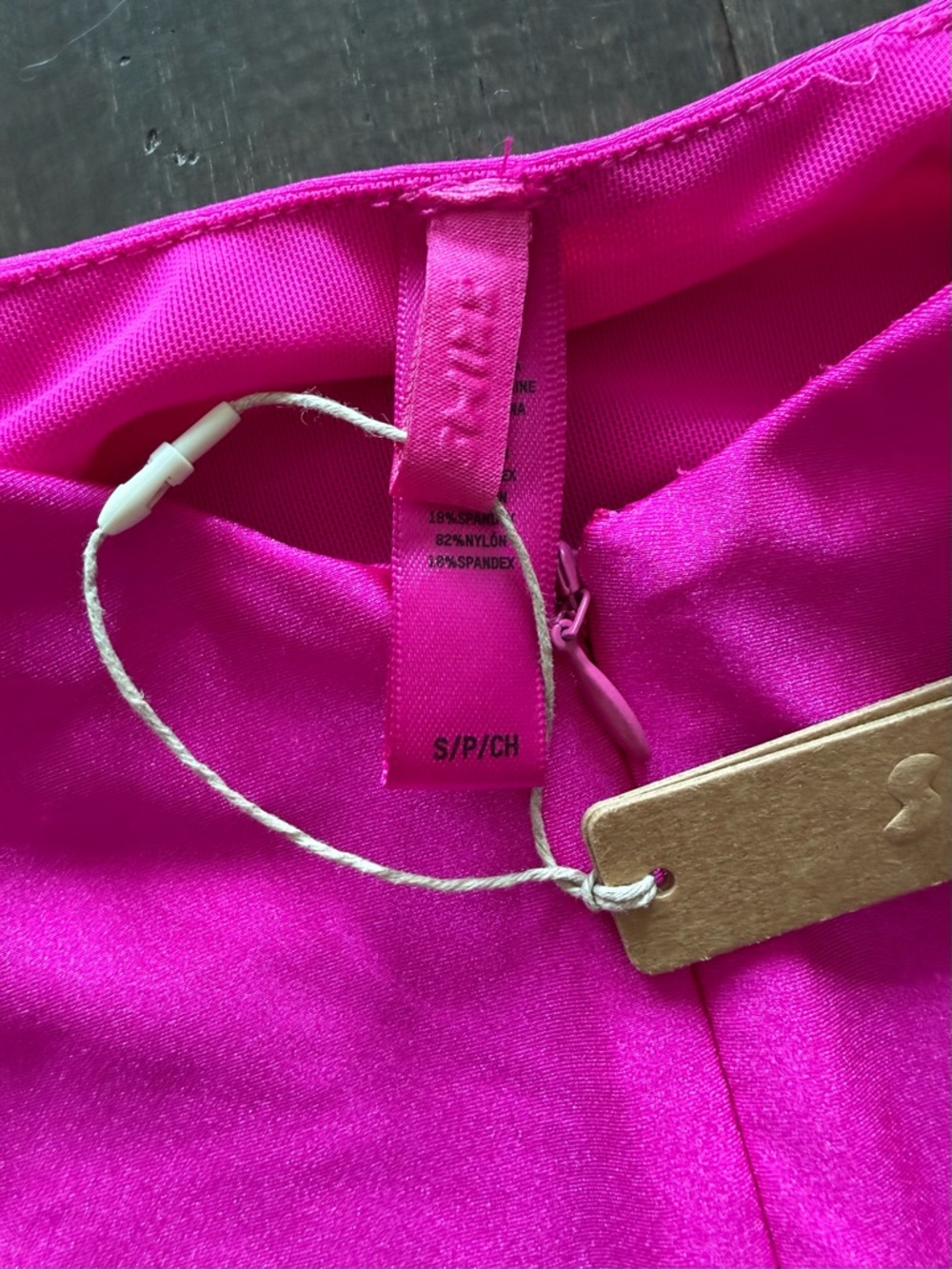 SKIMS NWT Disco Fuchsia Zip Front Long Sleeve Bodysuit Womens Size S - Picture 6 of 13